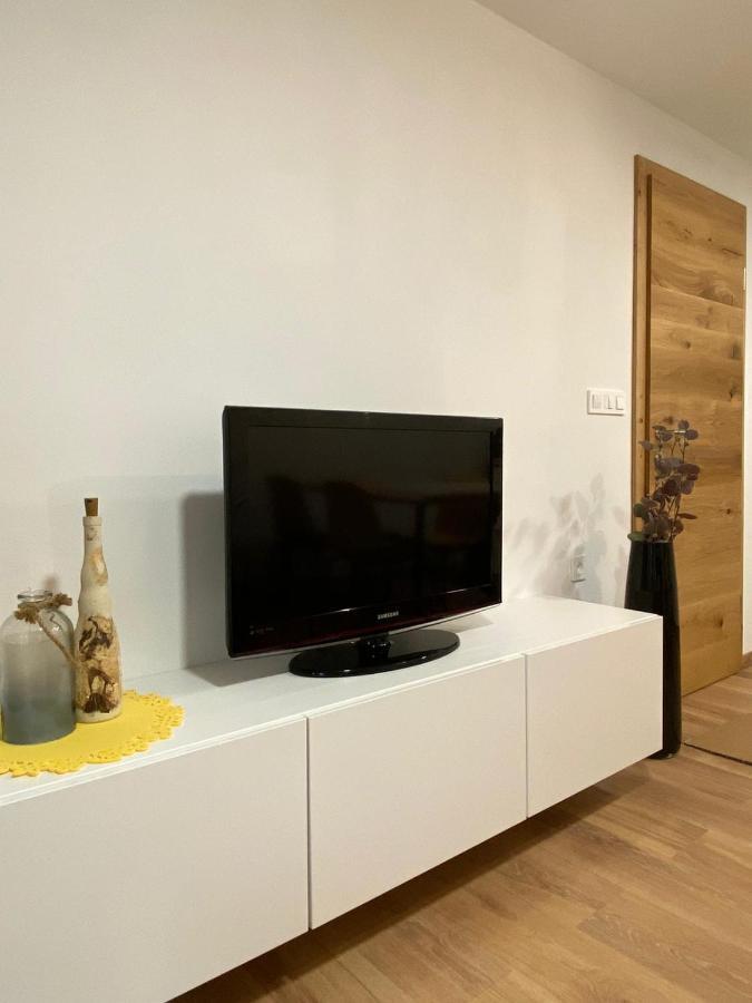 Apartma Lupis Apartment Podvolovljek Ngoại thất bức ảnh